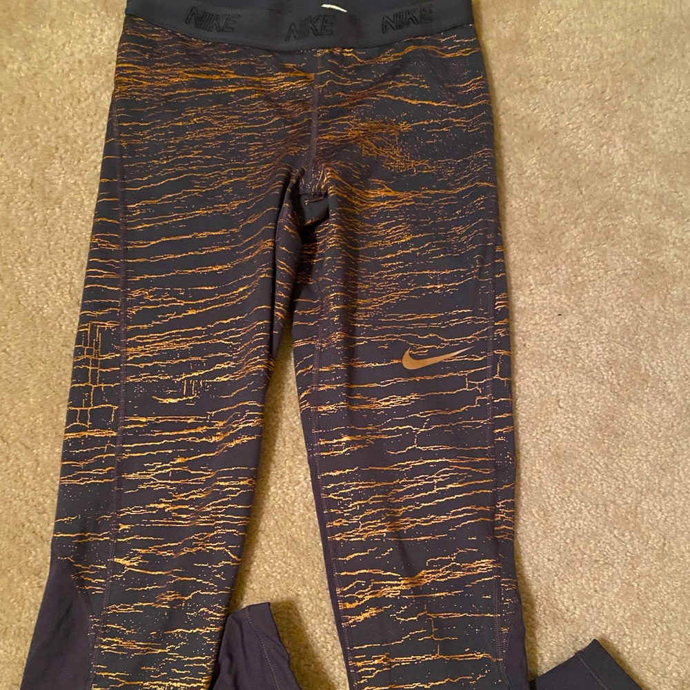 Woman’s Nike workout Leggings